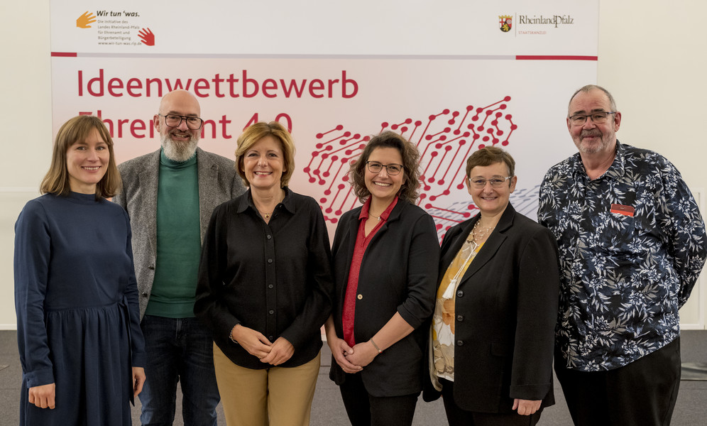 Ministerpräsidentin Malu Dreyer und die Jury des Ideenwettbewerbs Ehrenamt 4.0 © Staatskanzlei RLP / Silz